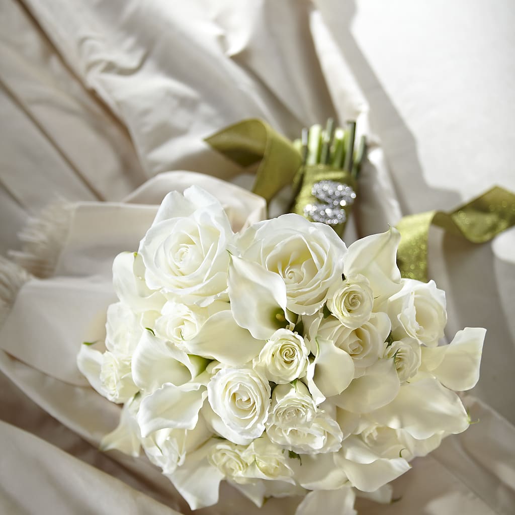 Serene Highness Bouquet – White Eagle Flowers, Chicago IL